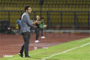 صورة لأحمد سامي، مدرب مودرن سبورت السابق، خلال مباراة