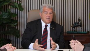 خوان لابورتا رئيس برشلونة يتحدث عن صفقات الفريق