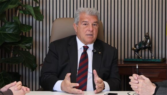 خوان لابورتا رئيس برشلونة يتحدث عن صفقات الفريق