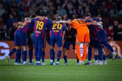 لاعب كرة القدم جوسكو جفارديول يرتدي قميص مانشستر سيتي
