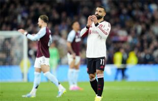 محمد صلاح يرتدي قميص منتخب مصر