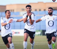 لاعبو الجونة يحتفلون بهدف الفوز على طلائع الجيش في الدوري المصري