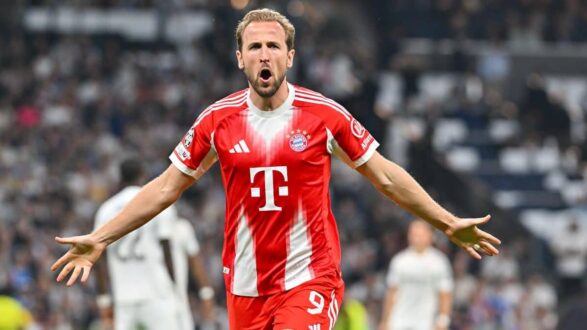 لاعب كرة القدم هاري كين يحتفل بتسجيل هدف لبايرن ميونخ