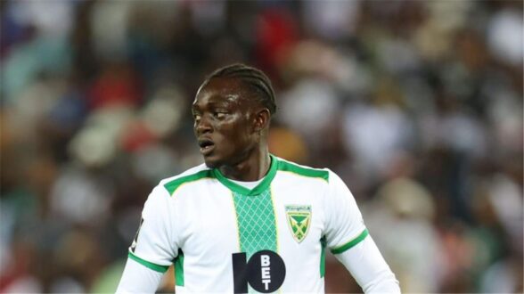 لاعب كرة القدم الإيفواري إسحاق سيسيه