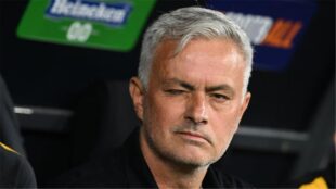 جوزيه مورينيو يوجه تعليمات للاعبي ريال مدريد