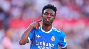 لاعب ريال مدريد فينيسيوس جونيور يحتفل بهدف