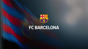 أنسو فاتي يرتدي قميص برشلونة
