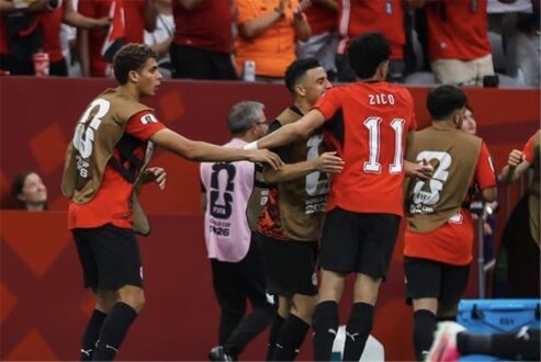 لاعبو منتخب مصر حمدي فتحي وحسام عبد المجيد أثناء مباراة