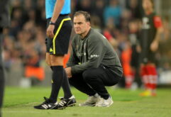 مارسيلو بيلسا مدرب أوروغواي يبدو محبطًا بعد خروج الفريق من كأس العالم