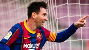 ليونيل ميسي يرتدي قميص إنتر ميامي ويواجه برشلونة