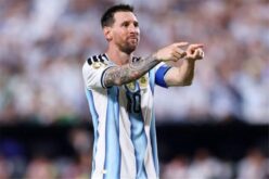 ليونيل ميسي يحتفل بتسجيل هدف للأرجنتين في مباراة كأس العالم 2026 ضد الجزائر
