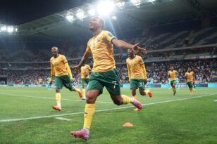 لاعبو المكسيك وجنوب أفريقيا في أرض الملعب خلال افتتاح كأس العالم 2026