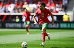 لاعبو المنتخب المغربي عبد الصمد الزلزولي ونايف أكرد