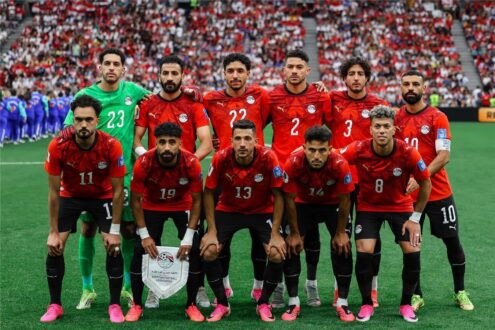 صورة تجمع بين لاعبي منتخبي مصر وإيران في كأس العالم 2026