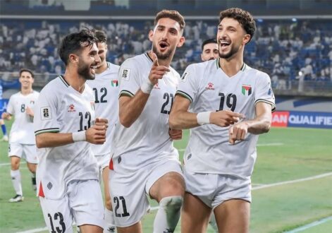 مهاجم منتخب فلسطين زياد القنبر يرتدي قميص بيراميدز