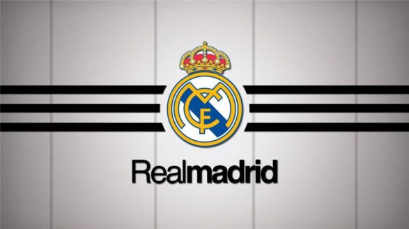 إبراهيما كوناتي يرتدي قميص ريال مدريد