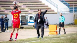 مدرب تونس الجديد هيرفي رينارد يتحدث مع اللاعبين