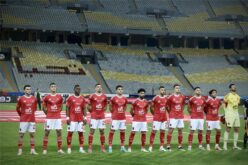 لاعبو النادي الأهلي يحتفلون بتسجيل هدف خلال مباراة ودية استعدادًا للموسم الجديد