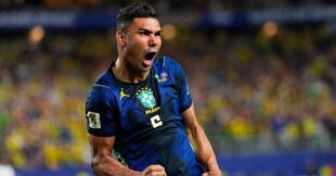 لاعب كرة القدم كاسيميرو يرتدي قميص إنتر ميامي