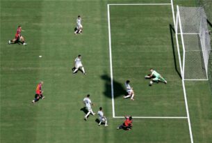 لاعب الأرجنتين ليساندرو مارتينيز يتعرض للإصابة خلال نهائي كأس العالم 2026