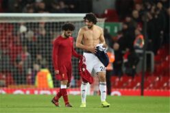 محمد صلاح يصافح أحمد حجازي على أرض الملعب