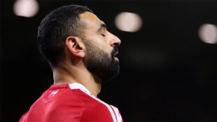 محمد صلاح يرتدي قميص نادي اتحاد جدة السعودي