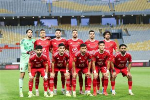 لاعب كرة قدم يرتدي قميص الأهلي السابق في حالة إحباط بعد فشل انتقاله للدوري السعودي