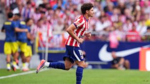 صورة للاعب جوليان ألفاريز يرتدي قميص أتلتيكو مدريد