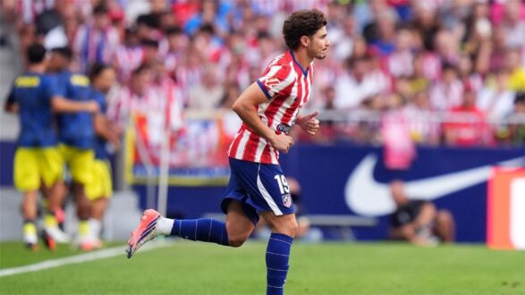صورة للاعب جوليان ألفاريز يرتدي قميص أتلتيكو مدريد