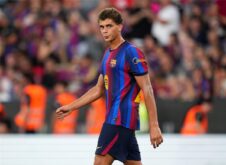 لاعبو برشلونة يحتفلون بهدف خلال مباراة ضد أتلتيك بلباو