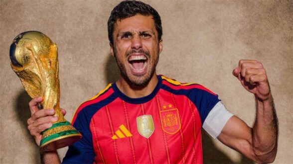 لاعب خط وسط مانشستر سيتي رودري