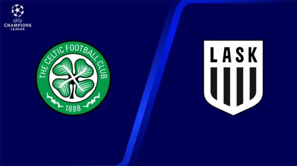 لاعبو سيلتيك ولاسك لينز يتنافسون على الكرة في مباراة بدوري أبطال أوروبا