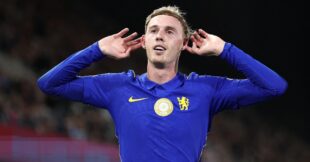 لاعب تشيلسي كول بالمر يحتفل بهدف خلال مباراة ضد فولهام