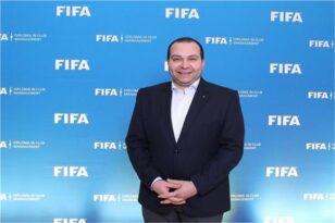 لاعبو كرة قدم يحتفلون بهدف في الدوري المصري