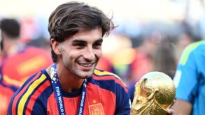 فيران توريس لاعب برشلونة