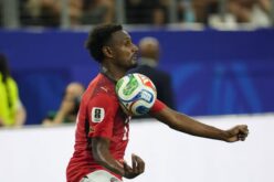 صورة للاعب هيثم حسن يرتدي قميص ريال أوفييدو