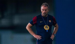 لاعب برشلونة هيكتور فورت يتدرب