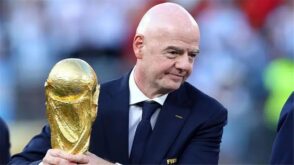 جياني إنفانتينو، رئيس الفيفا، في مؤتمر صحفي
