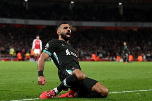 صورة للنجم المصري محمد صلاح بقميص طرابزون سبور مع شعار دوري أبطال أوروبا
