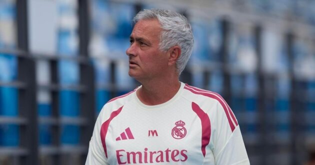 لاعبو ريال مدريد يحتفلون بهدف ضد ملقا