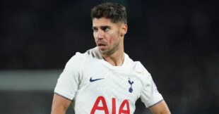 لاعب كرة قدم في ملعب ويست هام