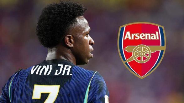 صورة تجمع بين لاعب كرة القدم فينيسيوس جونيور ومدرب آرسنال ميكيل أرتيتا