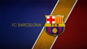 لاعبو برشلونة يحتفلون بفوز في الدوري الإسباني