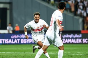 لاعب كرة القدم بيزيرا يرتدي قميص الزمالك