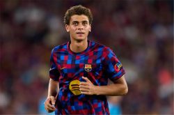 صورة للاعب كرة القدم حمزة عبد الكريم بقميص برشلونة