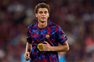 صورة للاعب كرة القدم حمزة عبد الكريم بقميص برشلونة