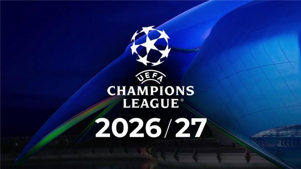 لاعبو كرة قدم يحتفلون بهدف في دوري أبطال أوروبا