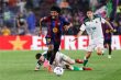 لاعب كرة القدم كريم أديمي يركض بسرعة في الملعب