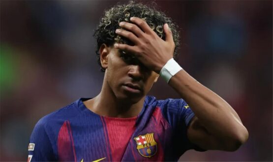 لاعب برشلونة لامين يامال خلال مباراة