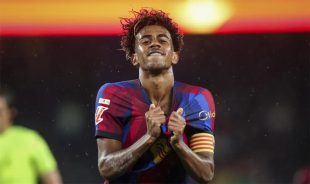لامين يامال نجم برشلونة يحتفل بهدف